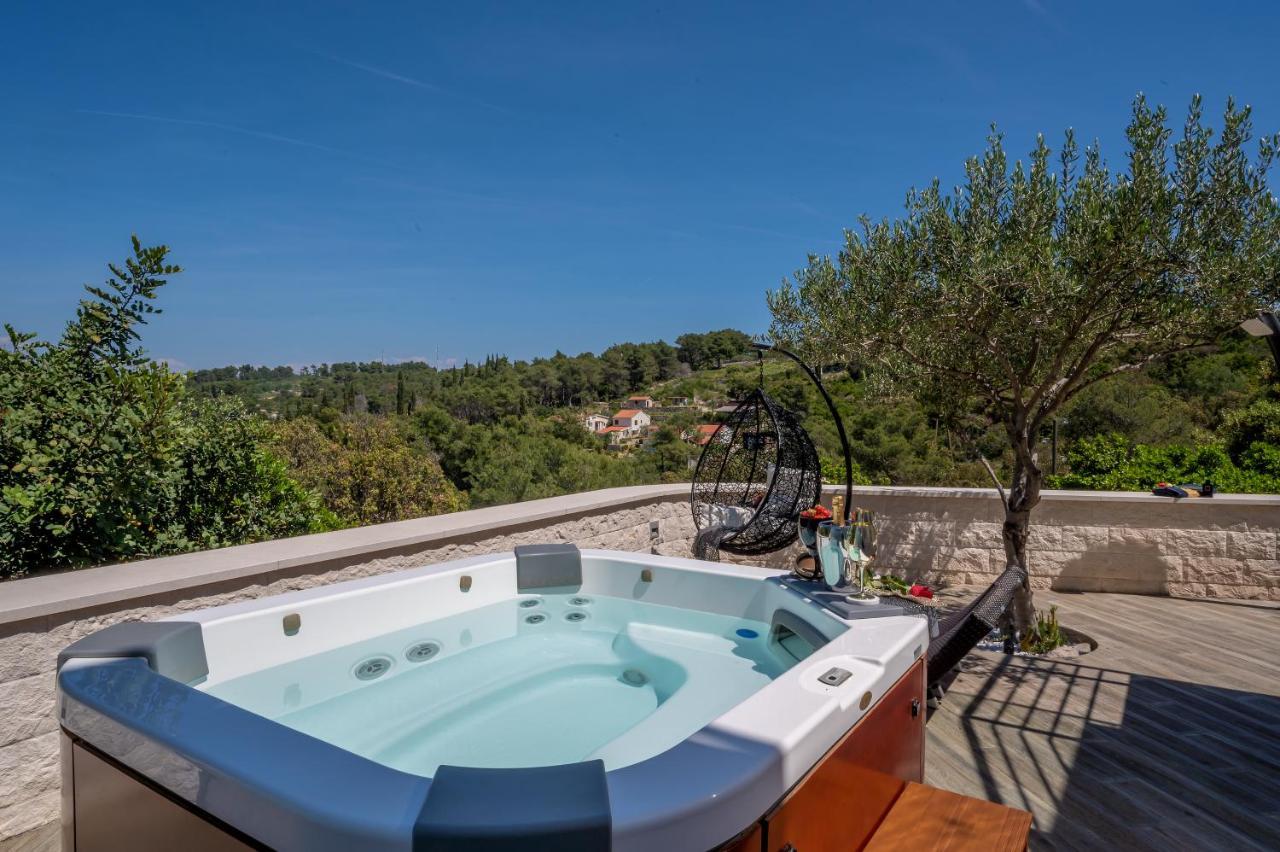 Uniquely Designed Villa Ivana With Outdoor Jacuzzi Nearby The Pebble Banje Beach At The Island Of Solta Rogač Eksteriør bilde