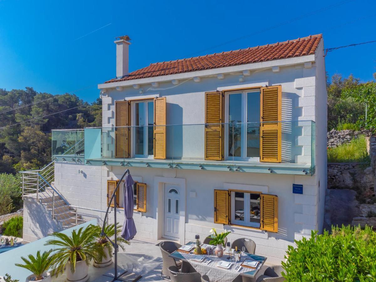 Uniquely Designed Villa Ivana With Outdoor Jacuzzi Nearby The Pebble Banje Beach At The Island Of Solta Rogač Eksteriør bilde
