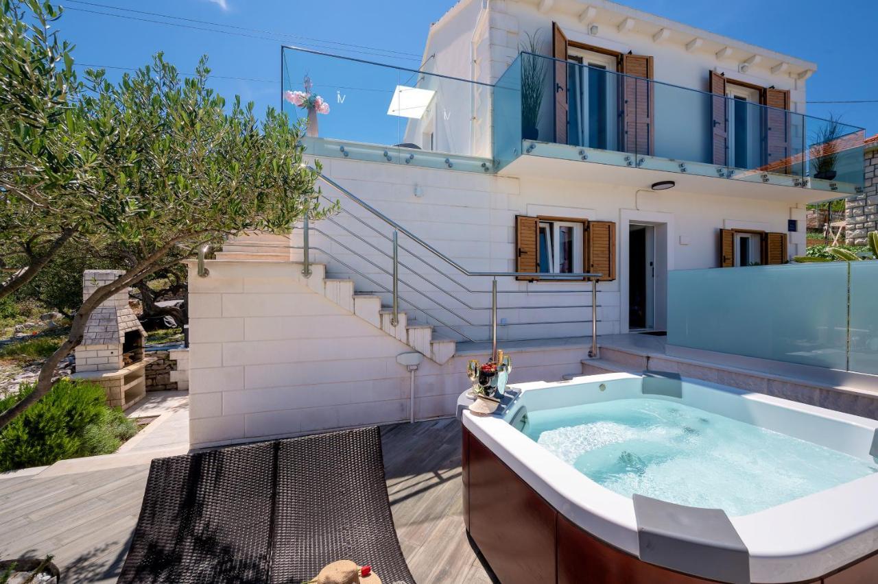 Uniquely Designed Villa Ivana With Outdoor Jacuzzi Nearby The Pebble Banje Beach At The Island Of Solta Rogač Eksteriør bilde
