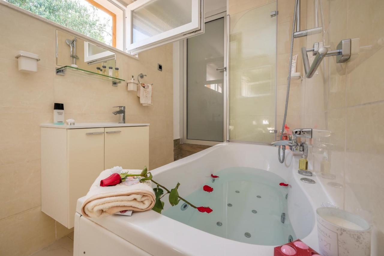 Uniquely Designed Villa Ivana With Outdoor Jacuzzi Nearby The Pebble Banje Beach At The Island Of Solta Rogač Eksteriør bilde