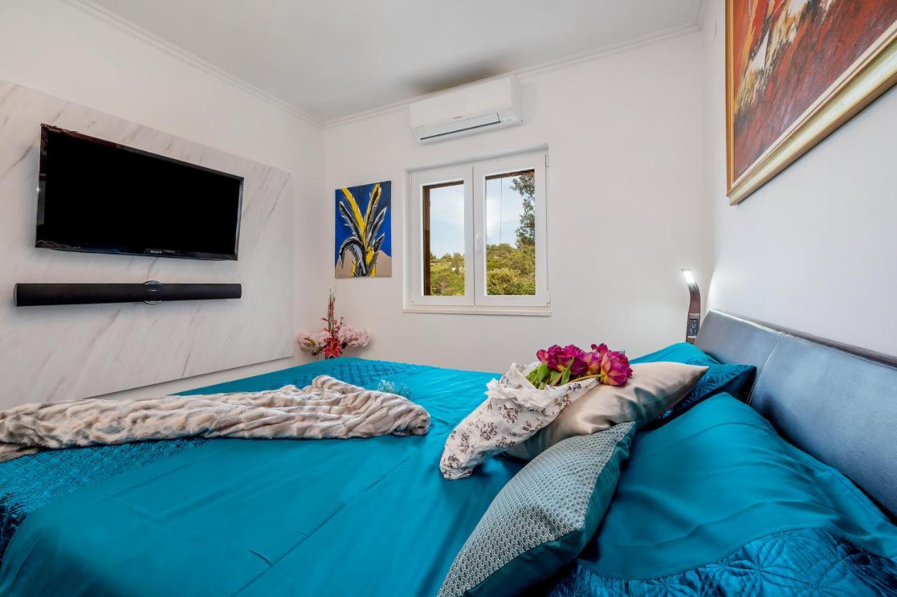 Uniquely Designed Villa Ivana With Outdoor Jacuzzi Nearby The Pebble Banje Beach At The Island Of Solta Rogač Eksteriør bilde