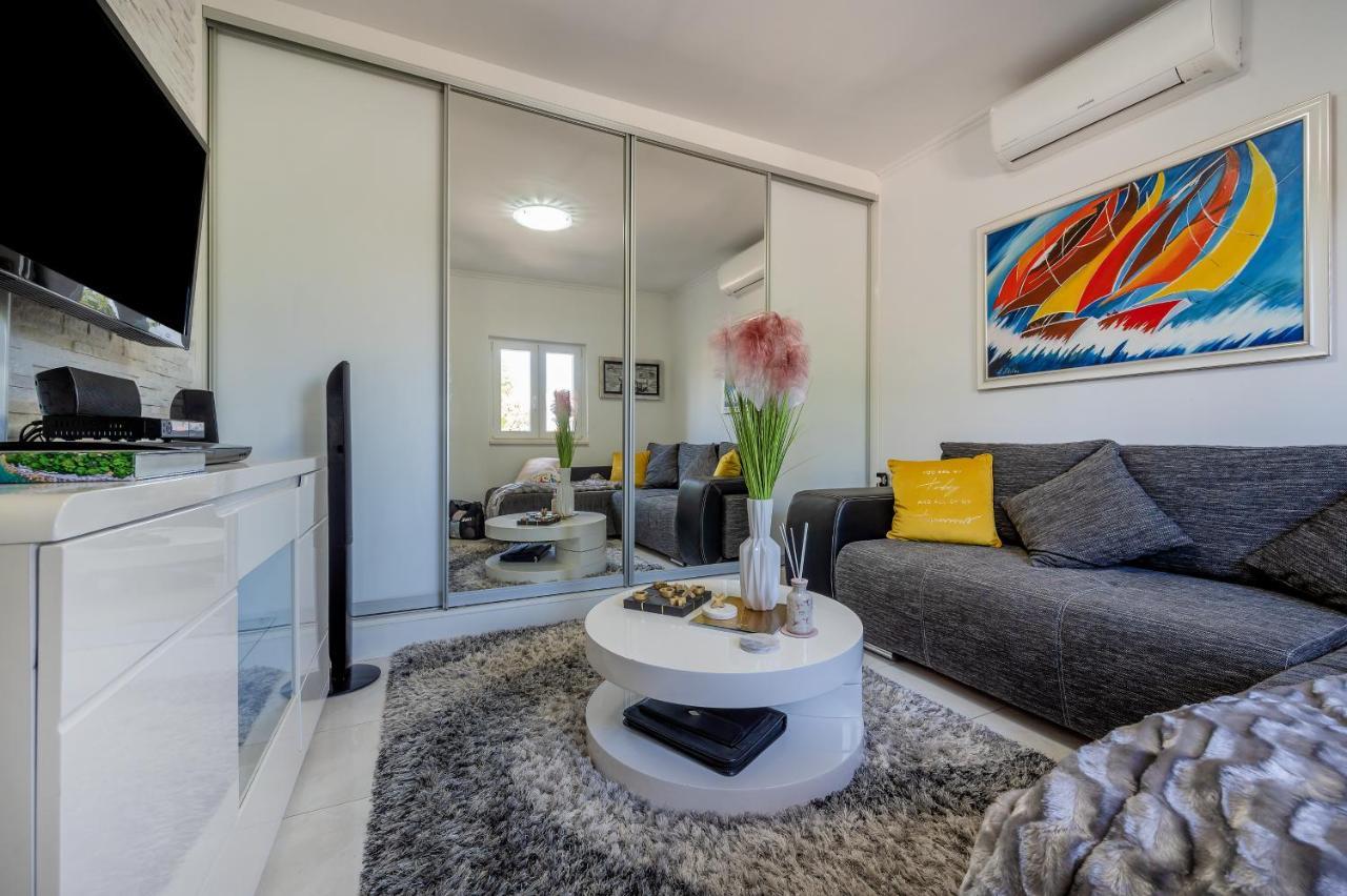 Uniquely Designed Villa Ivana With Outdoor Jacuzzi Nearby The Pebble Banje Beach At The Island Of Solta Rogač Eksteriør bilde