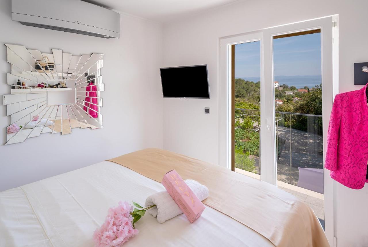Uniquely Designed Villa Ivana With Outdoor Jacuzzi Nearby The Pebble Banje Beach At The Island Of Solta Rogač Eksteriør bilde