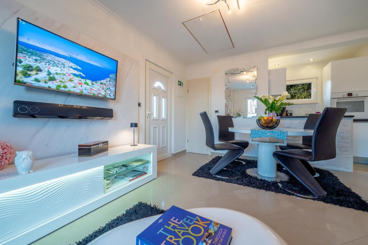 Uniquely Designed Villa Ivana With Outdoor Jacuzzi Nearby The Pebble Banje Beach At The Island Of Solta Rogač Eksteriør bilde